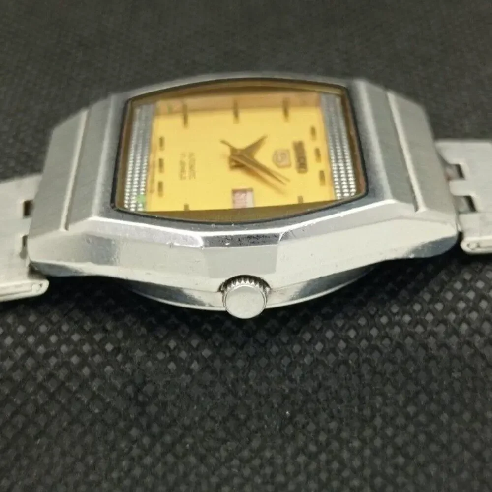 Vintage 1988 Seiko Automatic Mens Silver Watch W/daydate & Gold accents
